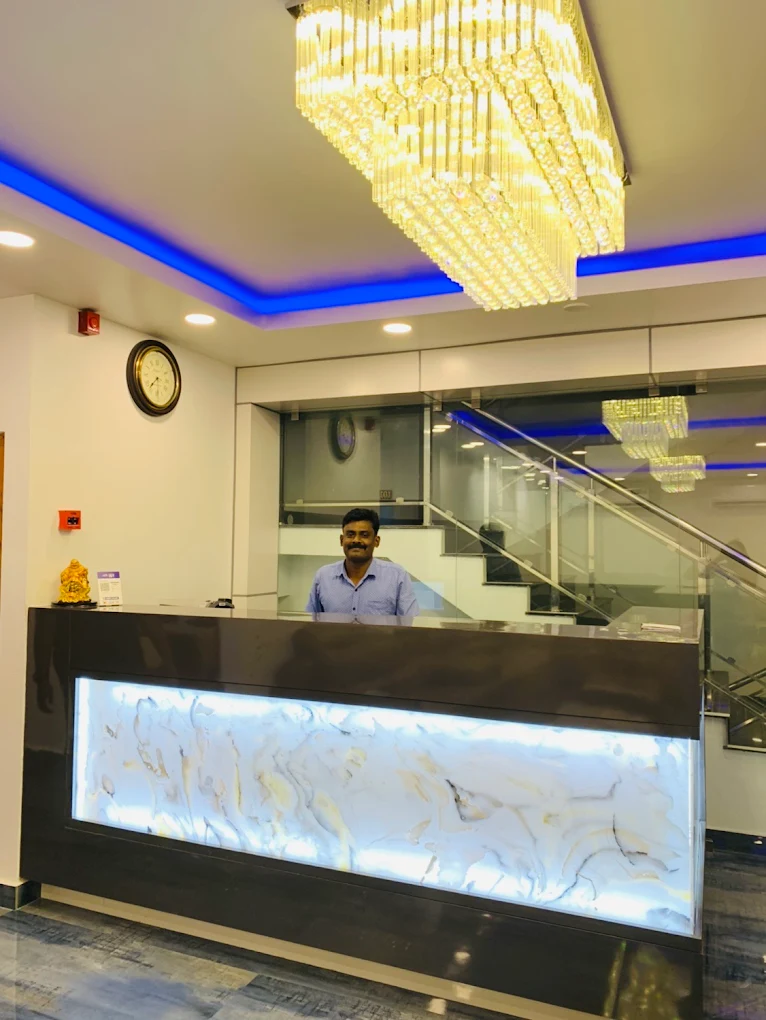 Hotel De Pebbles reception .webp